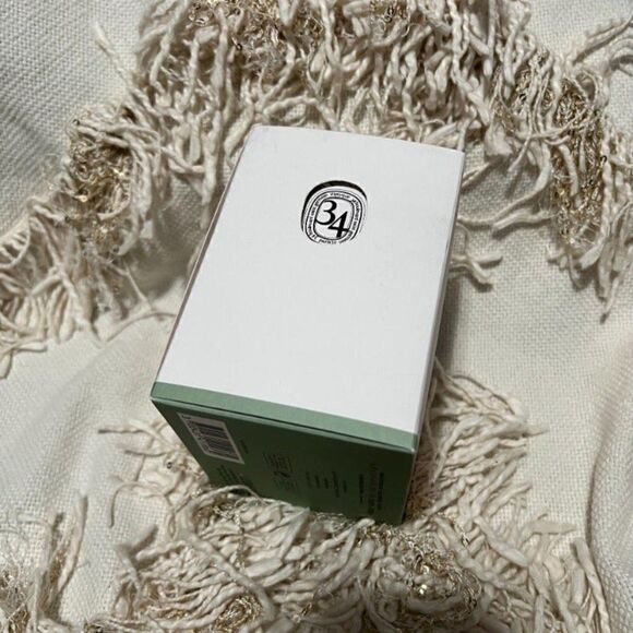 DIPTYQUE La Madeleine Candle 220g - Picture 8 of 9